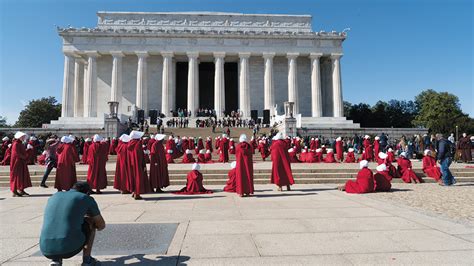 ‘The Handmaid’s Tale’ Crew on Why the Lincoln Memorial